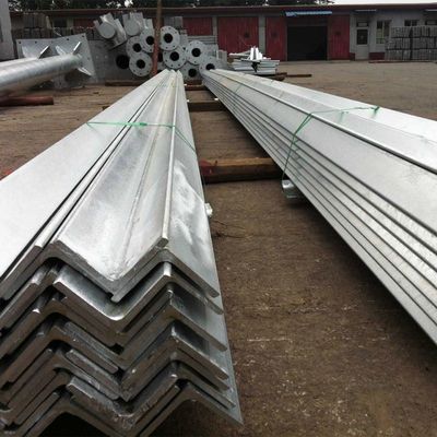 5.8m Lunghezza acciaio perforato galvanizzato laminato a caldo angolo a fessura per cornici in acciaio Lunghezza 5,8m