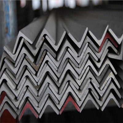 Acciaio laminato ad angolo caldo uguale standard ASTM A36/Q235/S235jr/Ss400 con ampia applicazione