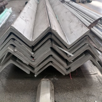 Ricerca personalizzata Spessore personalizzato 3-20mm Bar di acciaio galvanizzato con fori angolo ferro