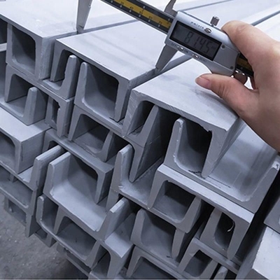 Acciaio galvanizzato a caldo Q235B U Channel con larghezza personalizzata 40-550 mm