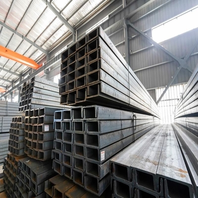 Materiale da costruzione S235jr Ss400 St37 St52 Canale in acciaio con superficie piana o galvanizzata