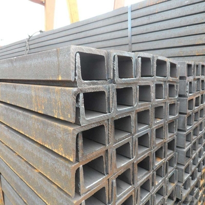 Acciaio laminato a caldo S235jr S355jr A36 Ss400 Acciaio galvanizzato Q235 Acciaio galvanizzato U