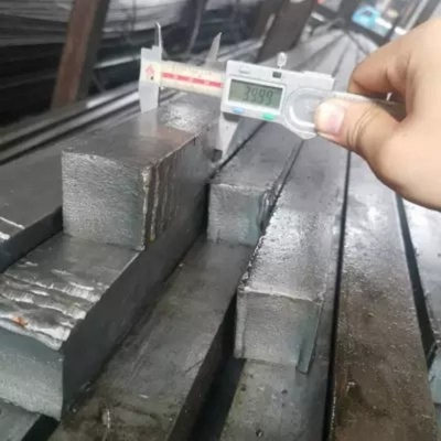 En8 C45 S45c Barre di acciaio solide quadrate piatte rettangolari speciali per la fabbricazione di utensili e matrici
